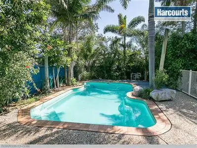 16 Vicki Parade, Torquay QLD 4655