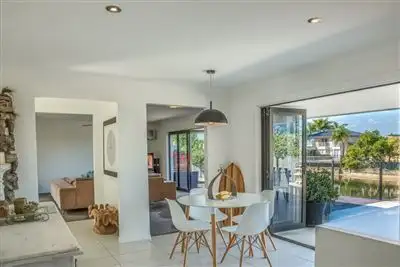 8 Alvarado Court, Broadbeach Waters QLD 4218