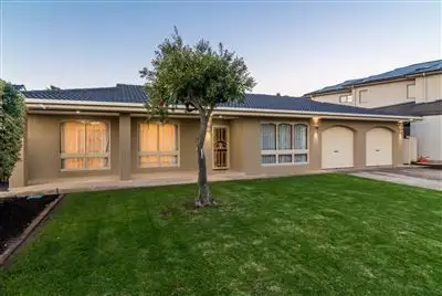 5 Dutton Grove, West Lakes Shore SA 5020