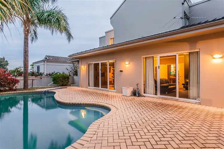 36 Whitfeld Terrace, Winthrop WA 6150