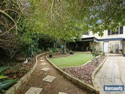 2 Heather Road, Lesmurdie WA 6076