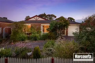 8 Heysen Drive, Skye VIC 3977