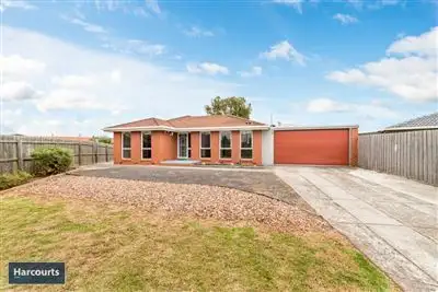 15 Eastend Crescent, St Albans Park VIC 3219