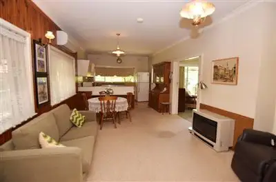 Fifth view of Homely house listing, 10 Warwillah Avenue, Wangaratta VIC 3677
