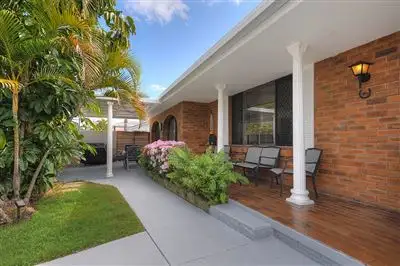 24 Vatakoula Parade, Mermaid Waters QLD 4218