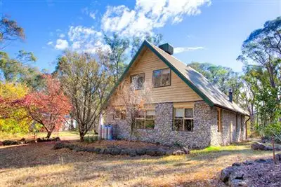 40 Andrew Drive, Haddon VIC 3351