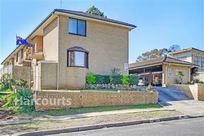 4/18 Sturt Street, Campbelltown NSW 2560
