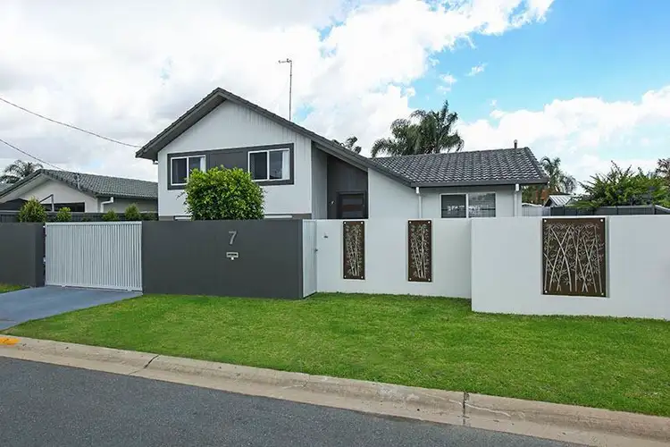 7 Alvarado Court, Broadbeach Waters QLD 4218