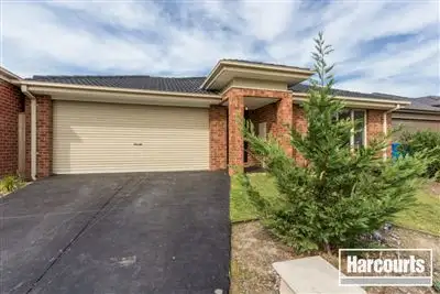 102 William Thwaites Boulevard, Cranbourne North VIC