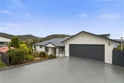 53 Clives Avenue, Old Beach TAS 7017