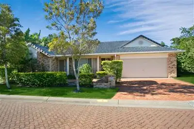 1 Parkmore Cl, Robina QLD