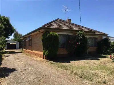 2 Hiller Lane, Hamilton VIC 3300