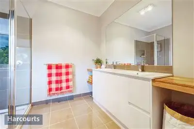 Sixth view of Homely house listing, 10 Greenhill Court, Sunbury VIC 3429