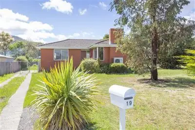19 Henry Crescent, New Norfolk TAS 7140