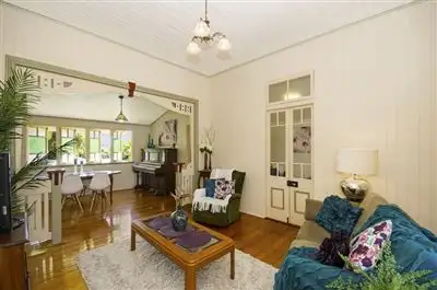 7 Cowley Street, West End QLD 4810