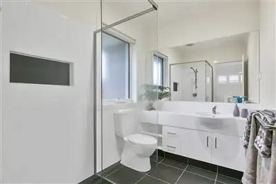 Fifth view of Homely unit listing, 2/21-23 Kent Street, Mornington VIC 3931