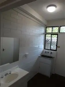 Fifth view of Homely unit listing, 4/1068 Barooga street, North Albury NSW