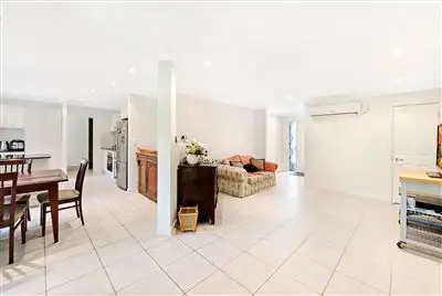 2/70 Government Road, Labrador QLD 4215