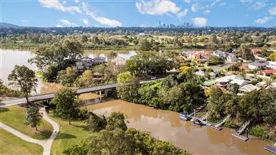 13 Vivian Street, Tennyson QLD 4105