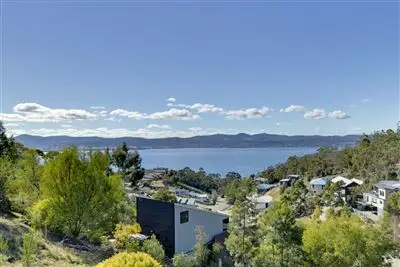 Main view of Homely unit listing, 2/31 Gardenia Grove, Sandy Bay TAS 7005