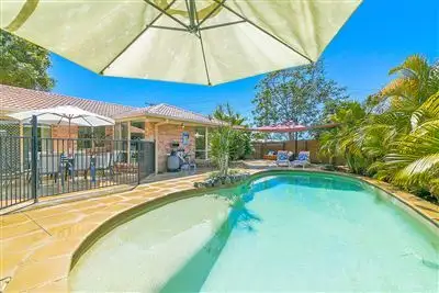 1 Moffatt Place, Edens Landing QLD 4207