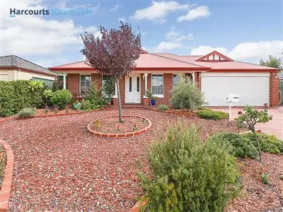 25 Merlin Way, Wattle Grove WA 6107