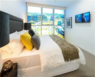 10805/39 Longland Street