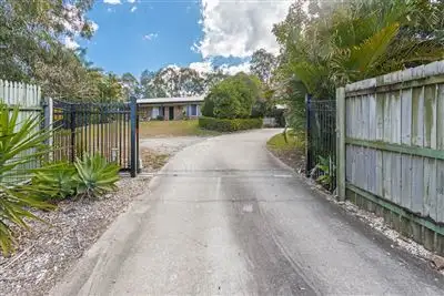 40 Castile Cres, Edens Landing QLD 4207
