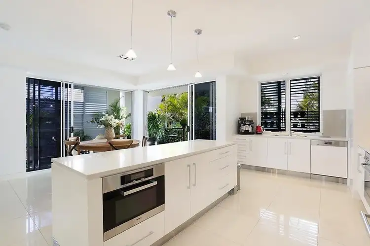 Main view of Homely unit listing, 2/17 Anne Avenue, Broadbeach QLD 4218