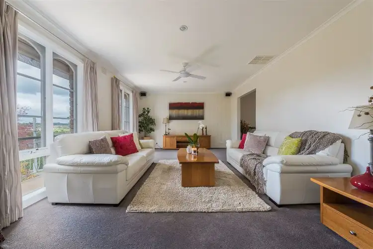 Second view of Homely house listing, 10 Tulkara Grove, Vermont VIC 3133