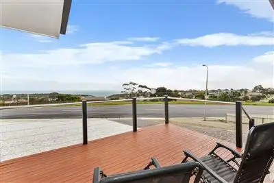 2 Minnipa Drive, Hallett Cove SA 5158