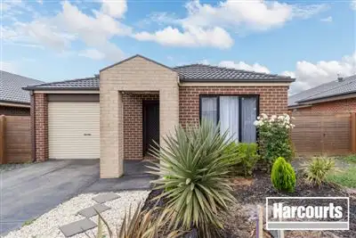 10 Aquitane Drive, Cranbourne East VIC 3977