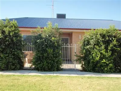 402 Leonard, Hay NSW 2711