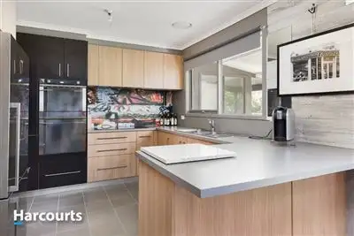 69 Strachans Rd, Mornington VIC 3931