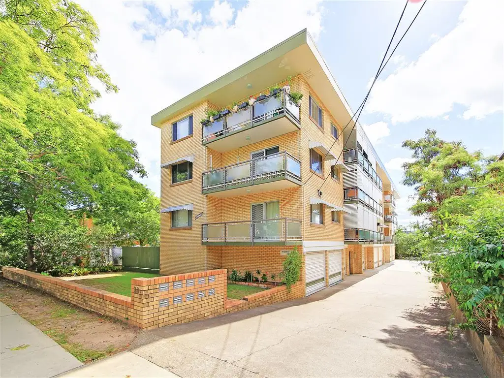 Main view of Homely unit listing, 1/20 Kitchener St, Coorparoo QLD 4151