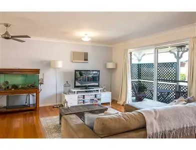 Fourth view of Homely unit listing, 2/176 Oxley Drive, Coombabah QLD 4216