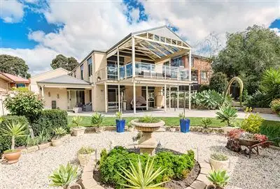 14 Greenhill Court, Sunbury VIC 3429