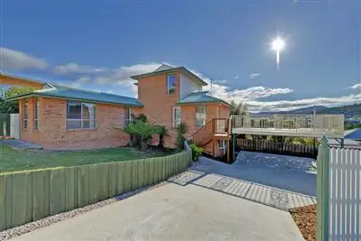 1a Nubeena Street, Lindisfarne TAS 7015