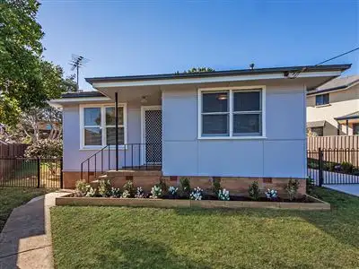6 Pope Place, Campbelltown NSW 2560