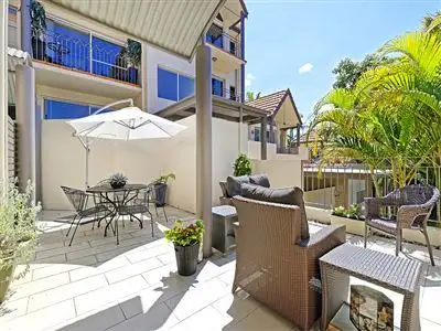 Main view of Homely unit listing, 2/38 Riverview Terrace, Hamilton QLD 4007