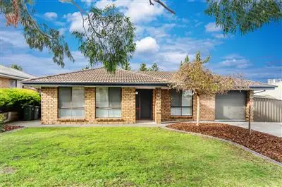 9 Banks Road, Woodcroft SA 5162