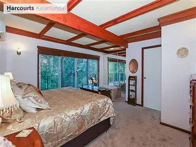 8 Dale Drive, Gooseberry Hill WA 6076