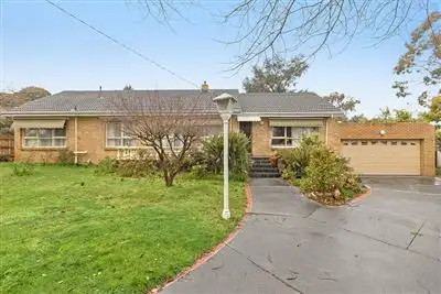 Second view of Homely house listing, 2 Fir Court, Mount Waverley VIC 3149