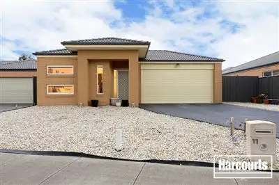 11 Sagan Drive, Cranbourne North VIC 3977