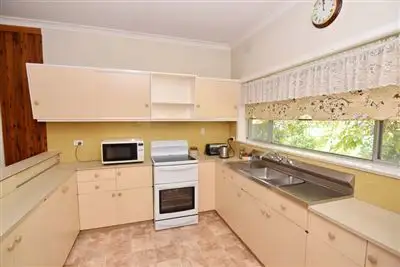 Third view of Homely house listing, 10 Warwillah Avenue, Wangaratta VIC 3677