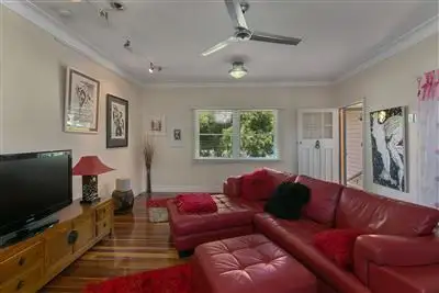 3 Smythes Ave, Wynnum QLD 4178