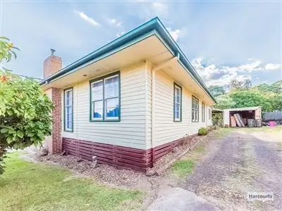 Second view of Homely house listing, 2 Ronalds Court, Drouin VIC 3818