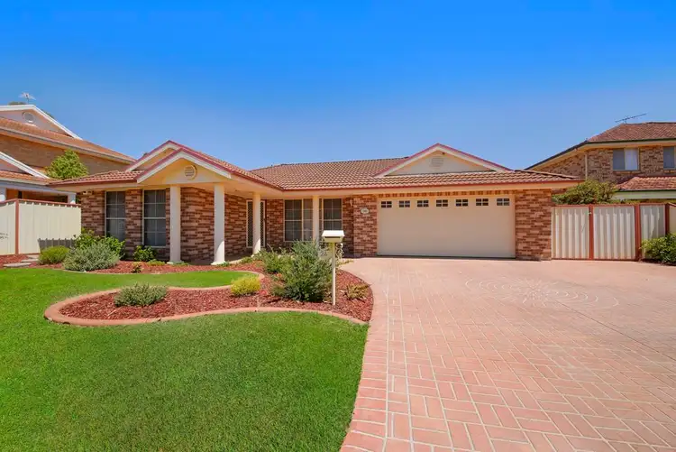26 Woodlake Court