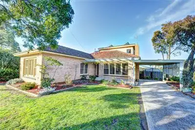 102 Moola Street, Black Hill VIC 3350