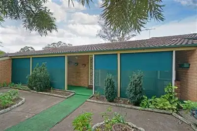 4/42 Woodhouse Drive, Ambarvale NSW 2560